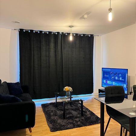 Spacious 2 Bedrooms Apartment In Stratford ลอนดอน ภายนอก รูปภาพ