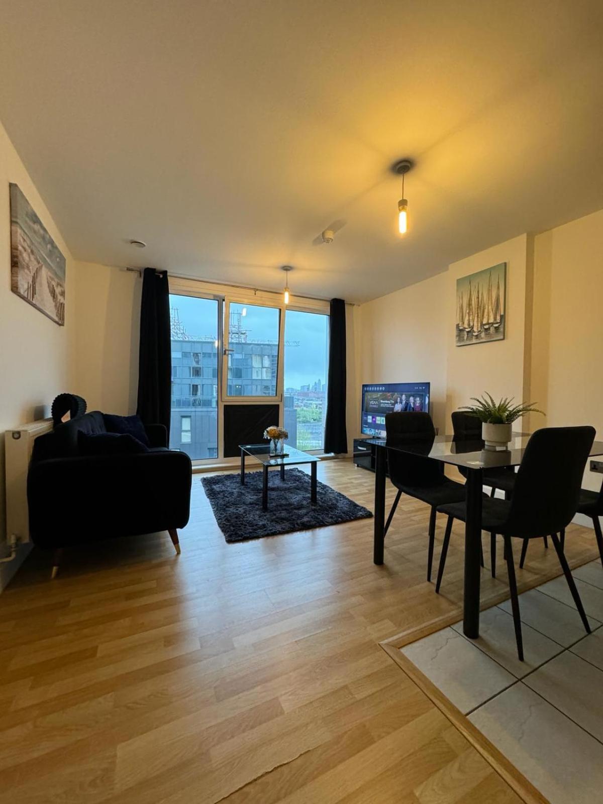 Spacious 2 Bedrooms Apartment In Stratford ลอนดอน ภายนอก รูปภาพ