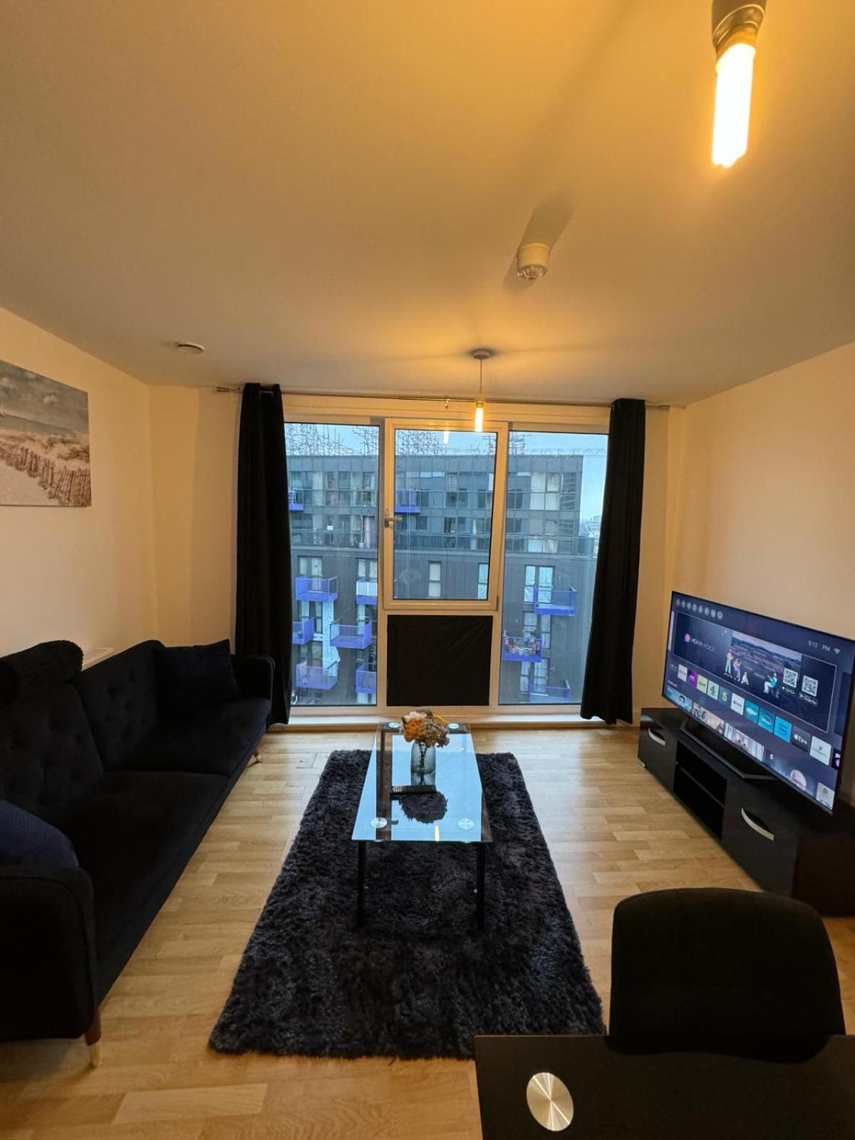 Spacious 2 Bedrooms Apartment In Stratford ลอนดอน ภายนอก รูปภาพ