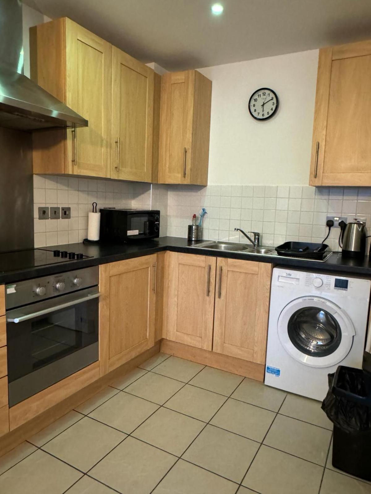 Spacious 2 Bedrooms Apartment In Stratford ลอนดอน ภายนอก รูปภาพ