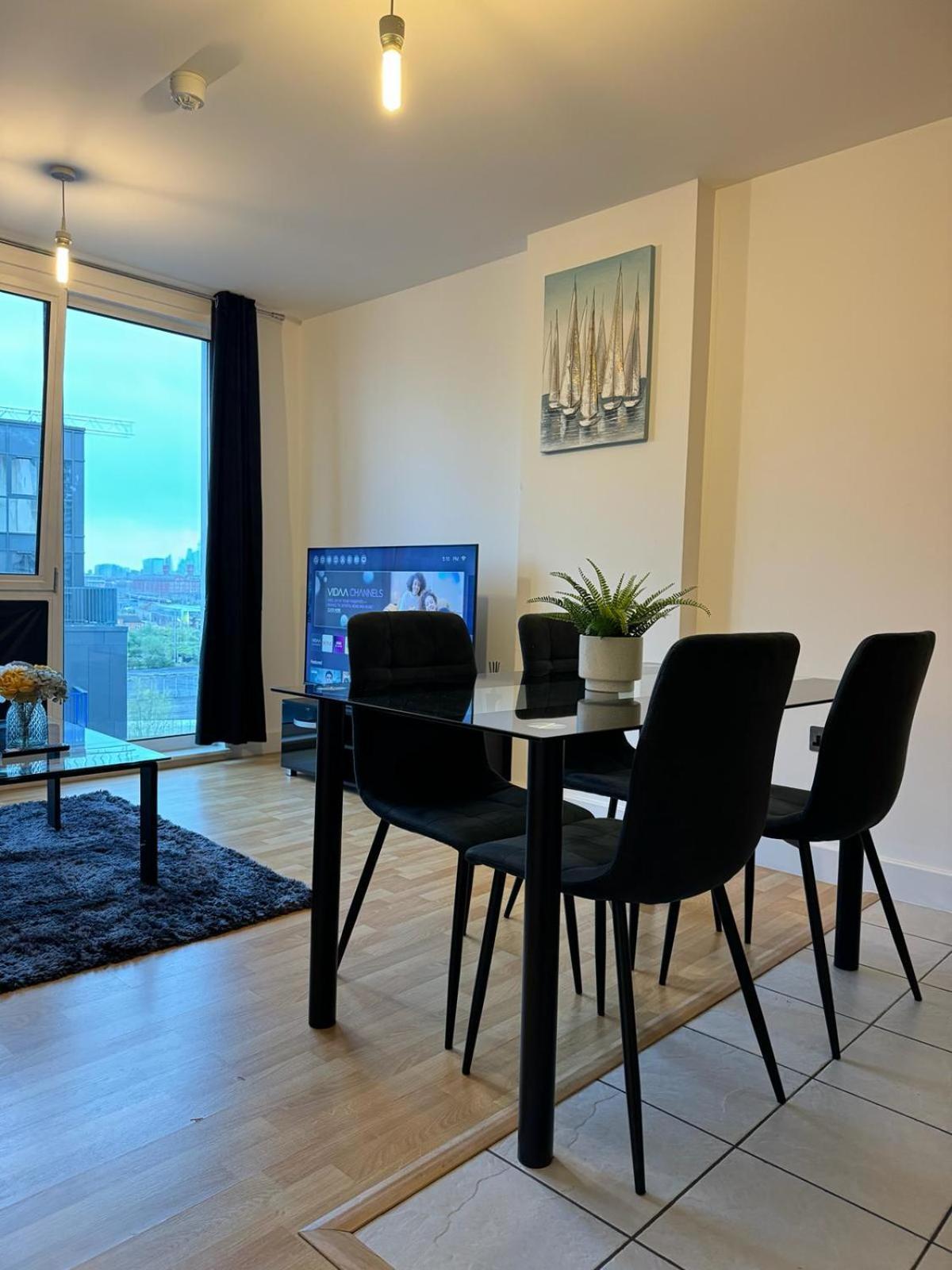 Spacious 2 Bedrooms Apartment In Stratford ลอนดอน ภายนอก รูปภาพ