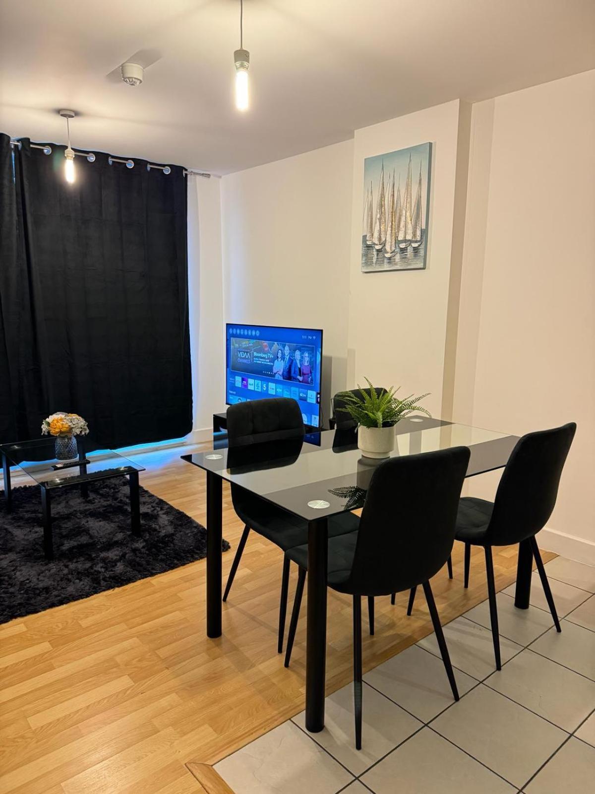 Spacious 2 Bedrooms Apartment In Stratford ลอนดอน ภายนอก รูปภาพ